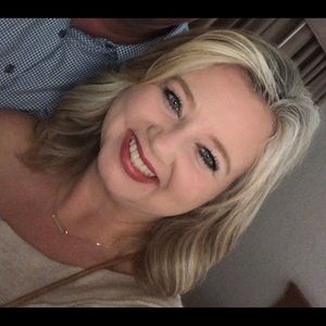 Meet your Posher, Carrie